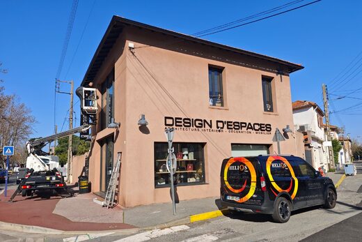 Pose de films solaires en nacelle à Fréjus pour des locaux professionnels